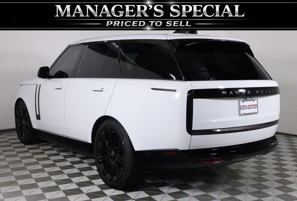 Used 2025 Land Rover Range Rover P400 SE SUV