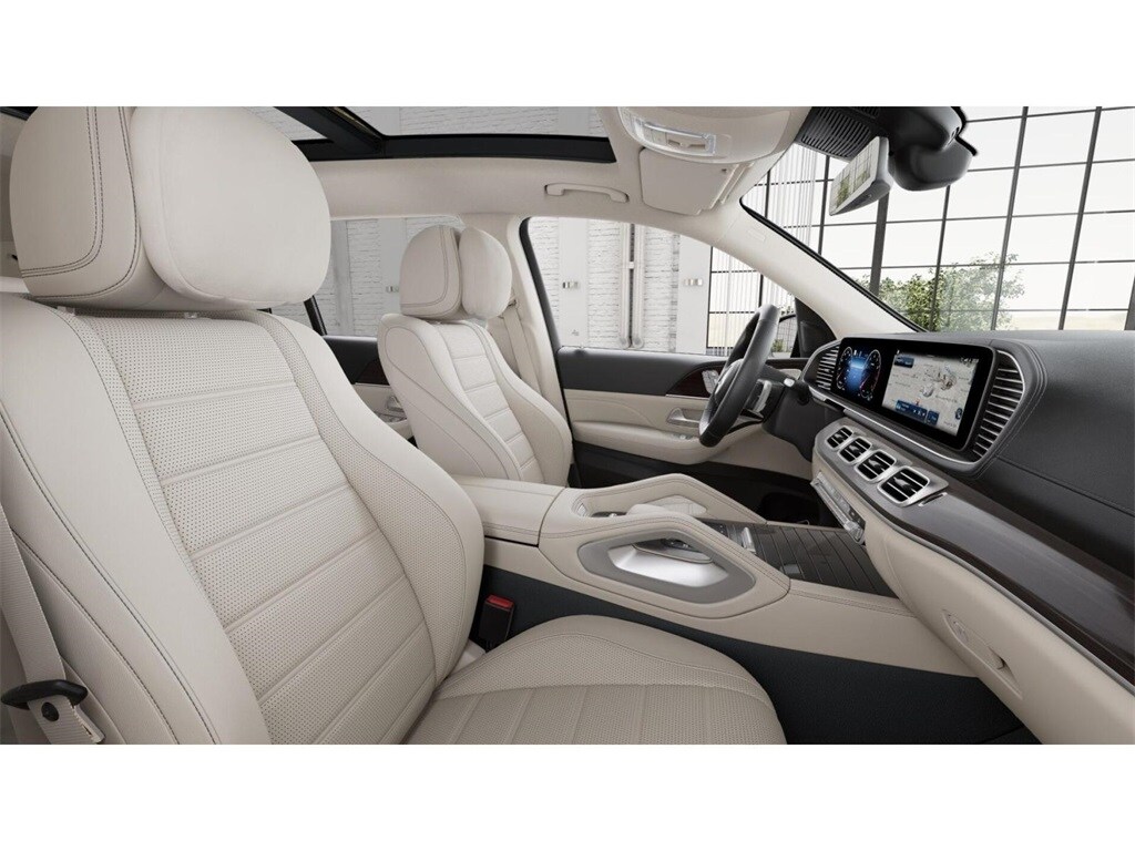 2026 Mercedes Benz GLS 450 4MATIC photo 4