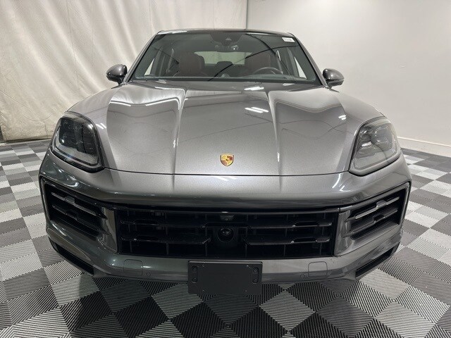 2024 Porsche Cayenne Coupe Base photo 2