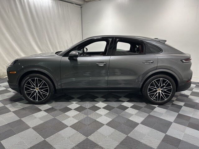 2024 Porsche Cayenne Coupe Base photo 4