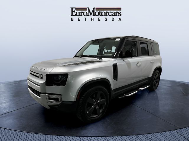 2023 Land Rover Defender SE's photo