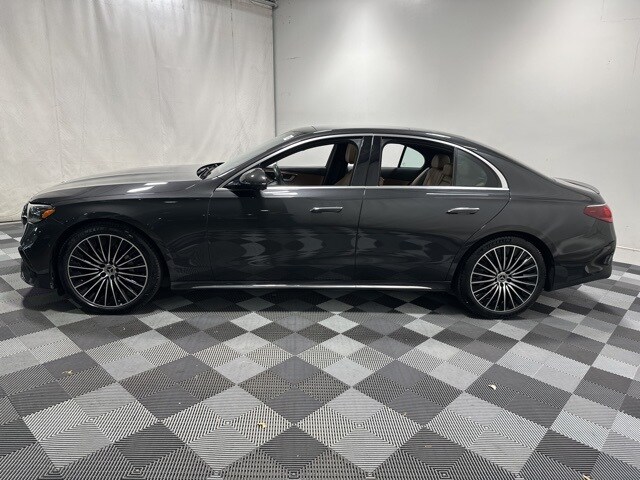 2025 Mercedes Benz E 4MATIC photo 4