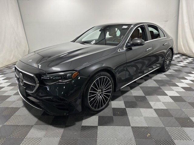 2025 Mercedes Benz E 4MATIC photo 3