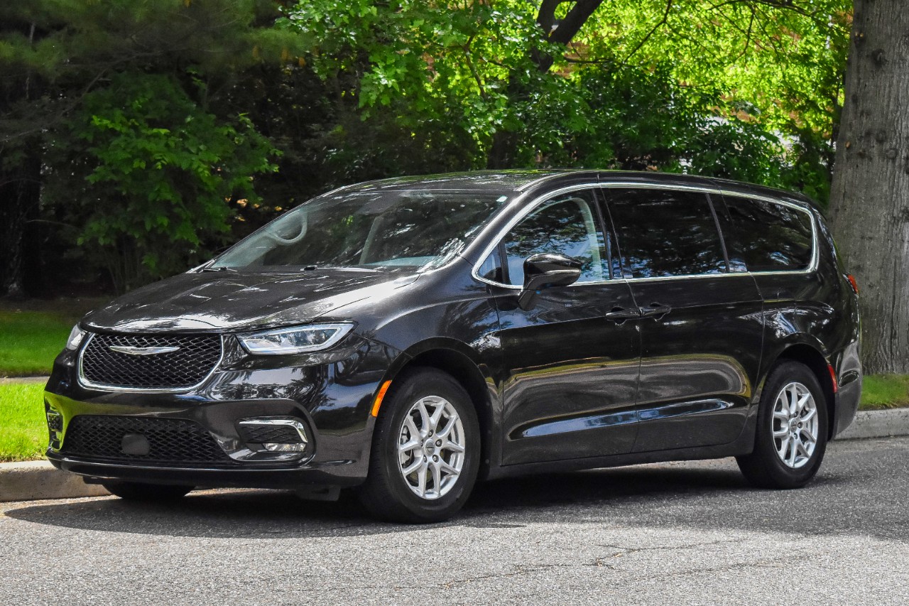 Used 2024 Chrysler Pacifica Touring L Van Passenger Van