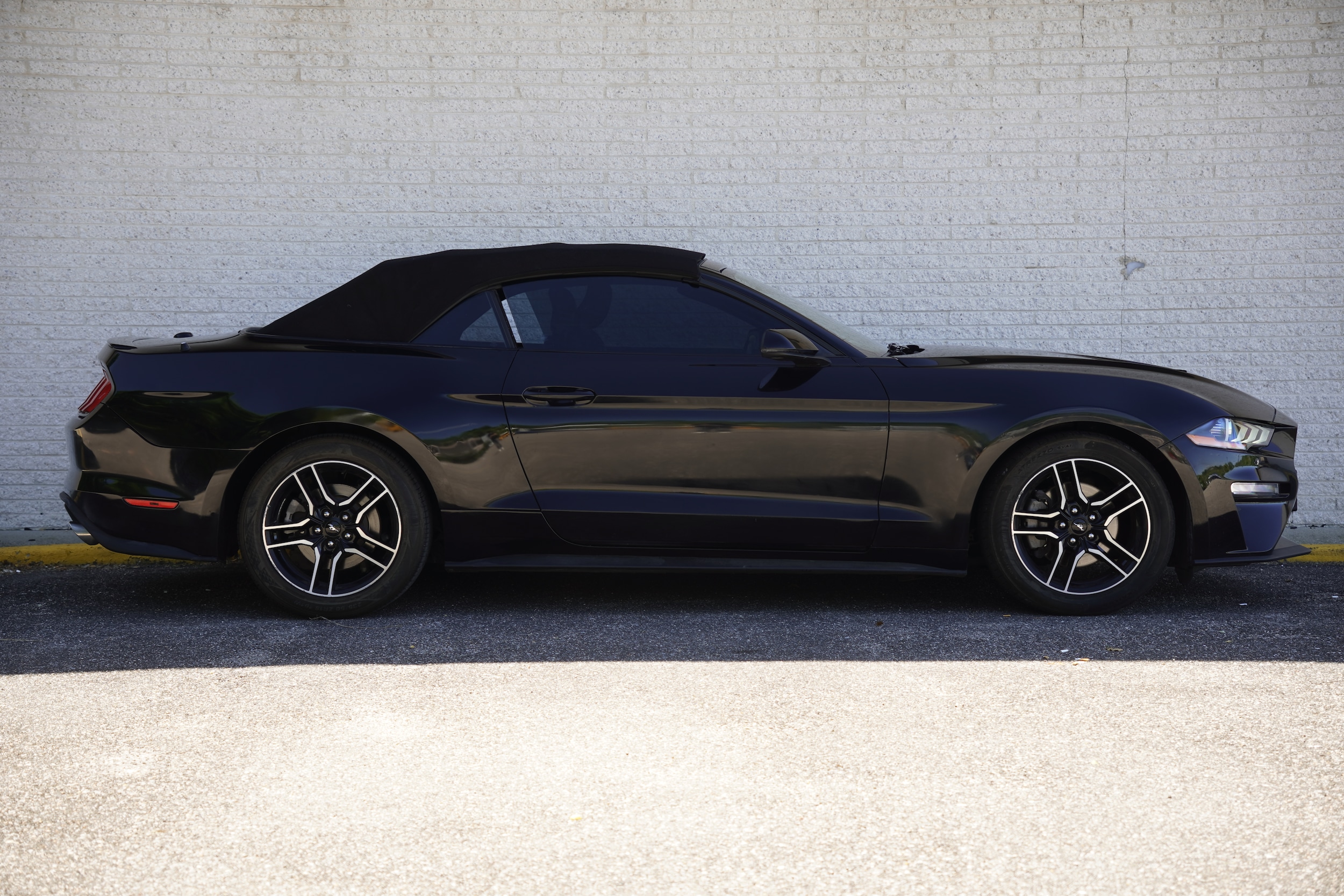 2023 Ford Mustang EcoBoost Premium - Photo 14