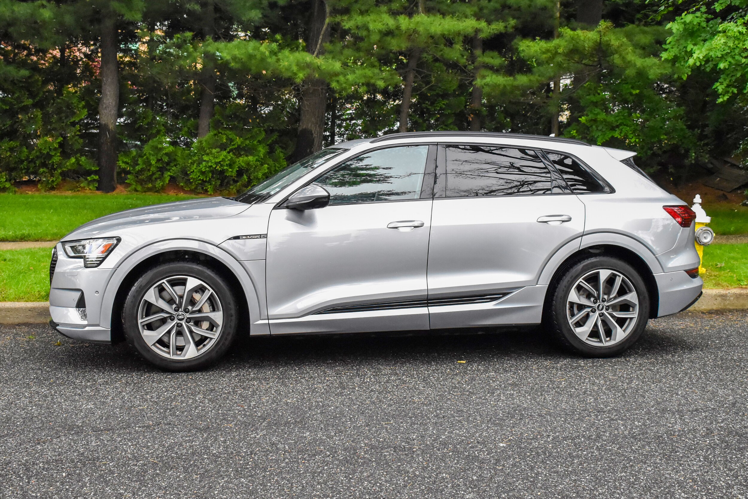 2021 Audi e-tron Premium Plus photo 2