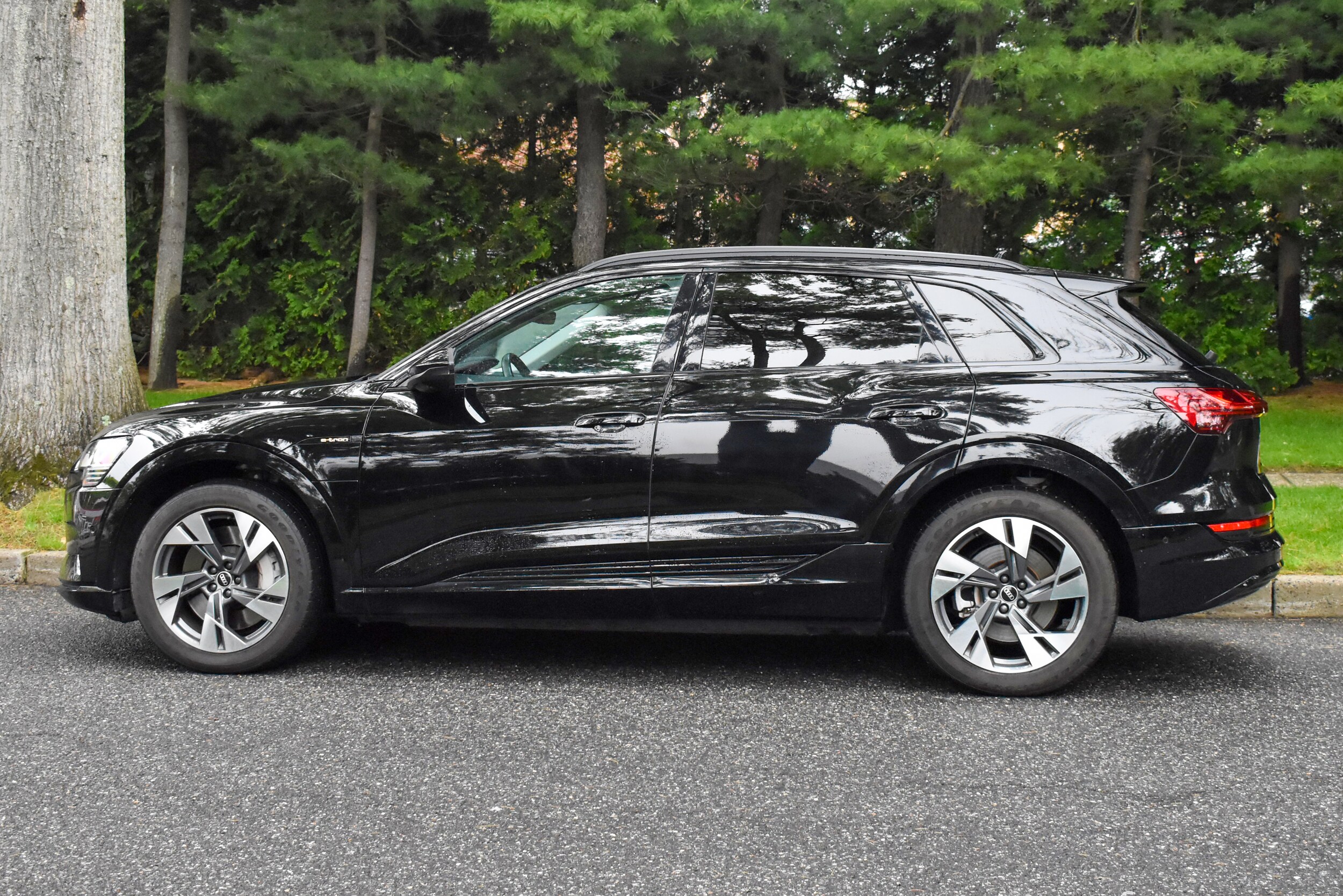 2021 Audi e-tron Premium photo 3