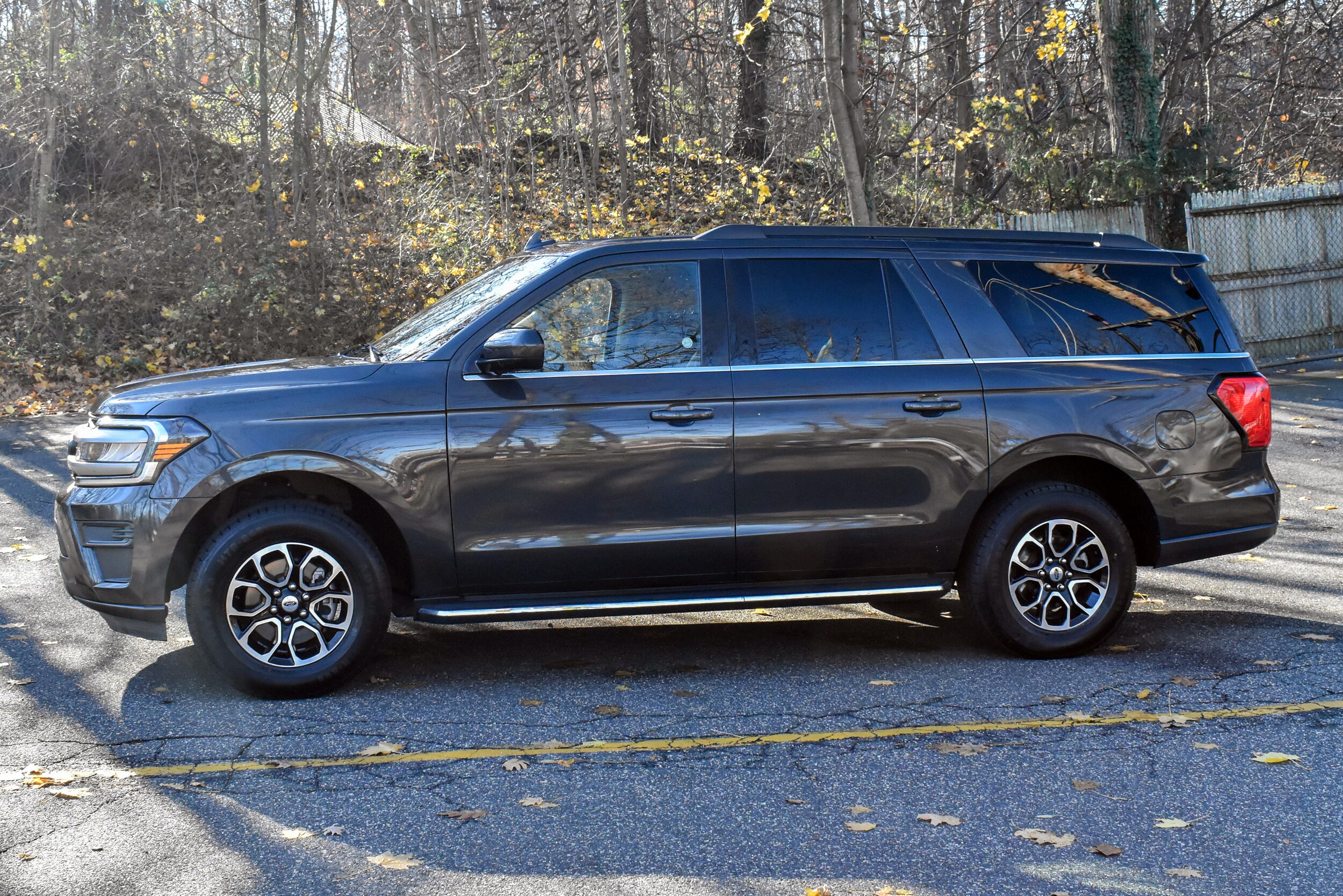 2023 Ford Expedition MAX XLT photo 2