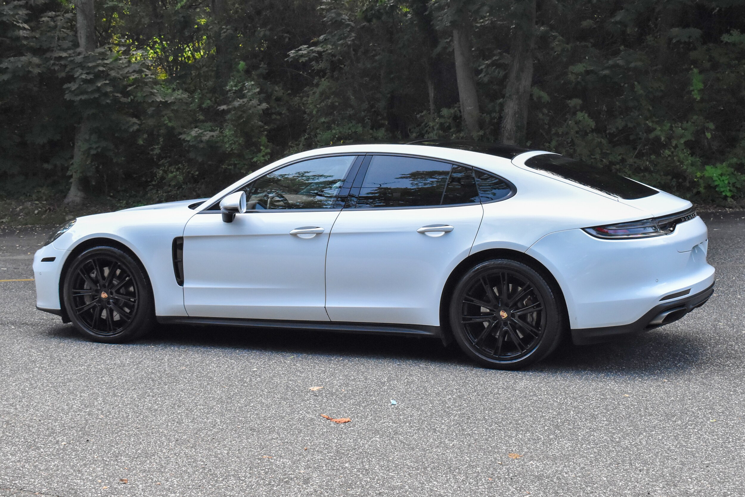 2021 Porsche Panamera 4 photo 2