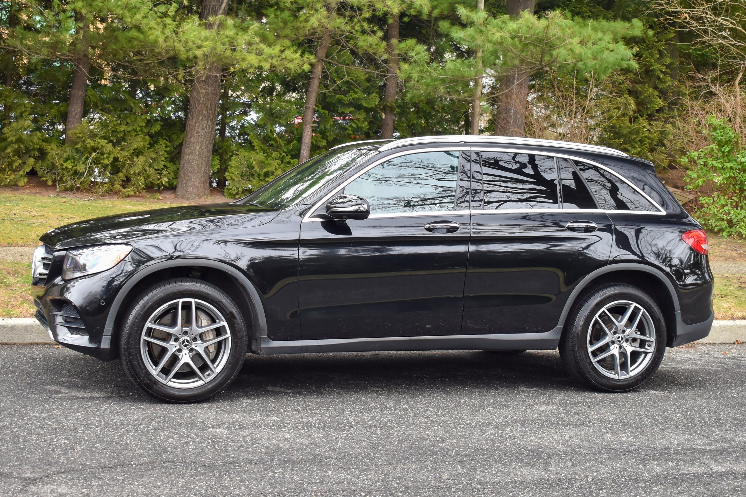 2019 Mercedes Benz GLC 300 4MATIC photo 2