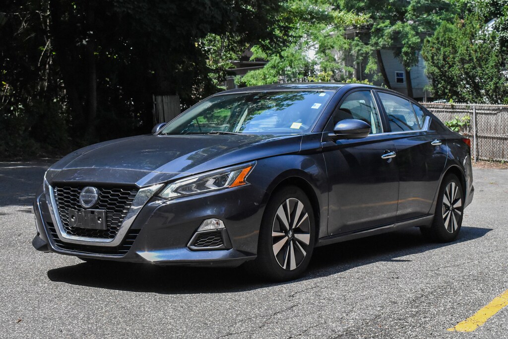 Used 2021 Nissan Altima 2.5 SV Sedan