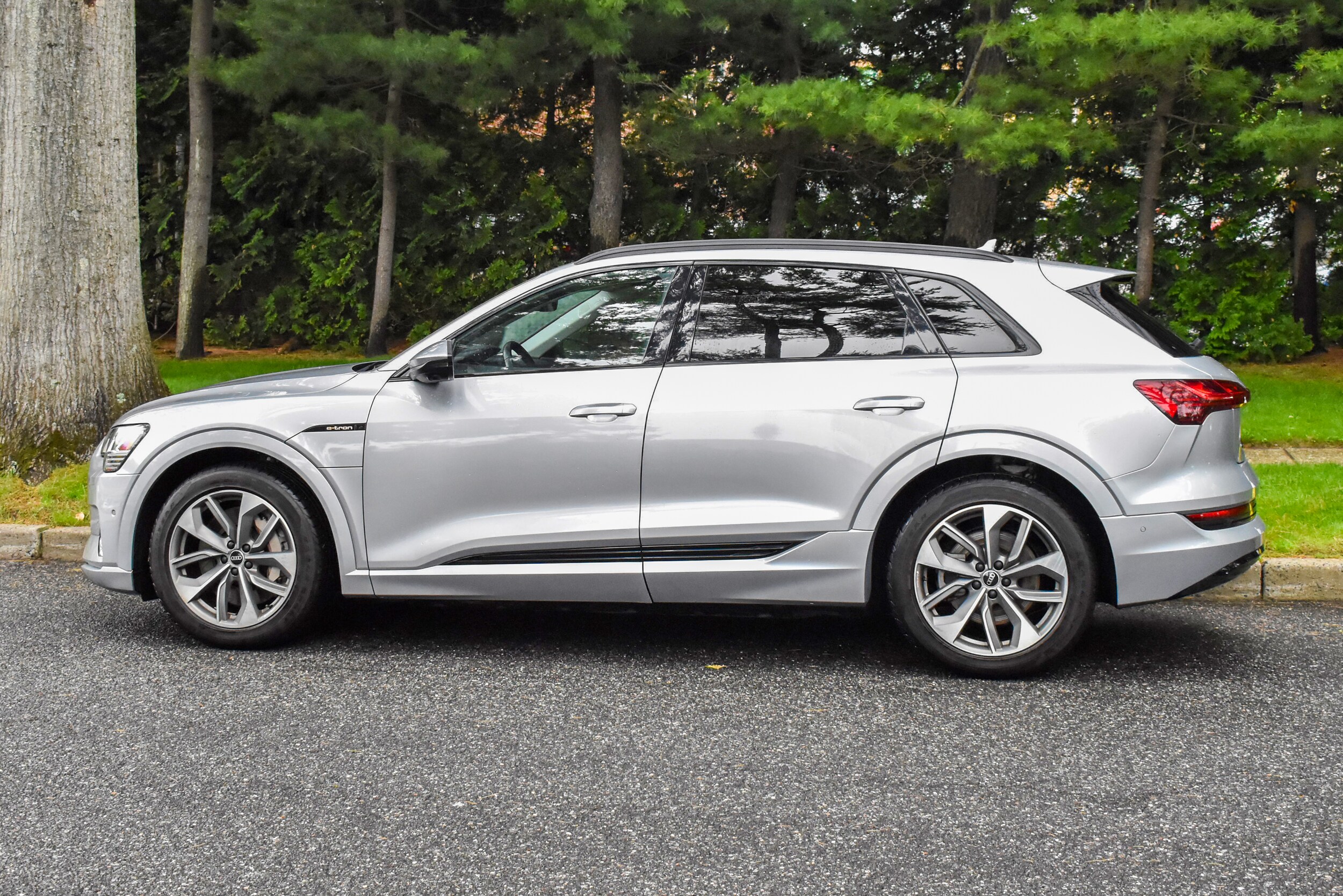 2021 Audi e-tron Premium Plus photo 3
