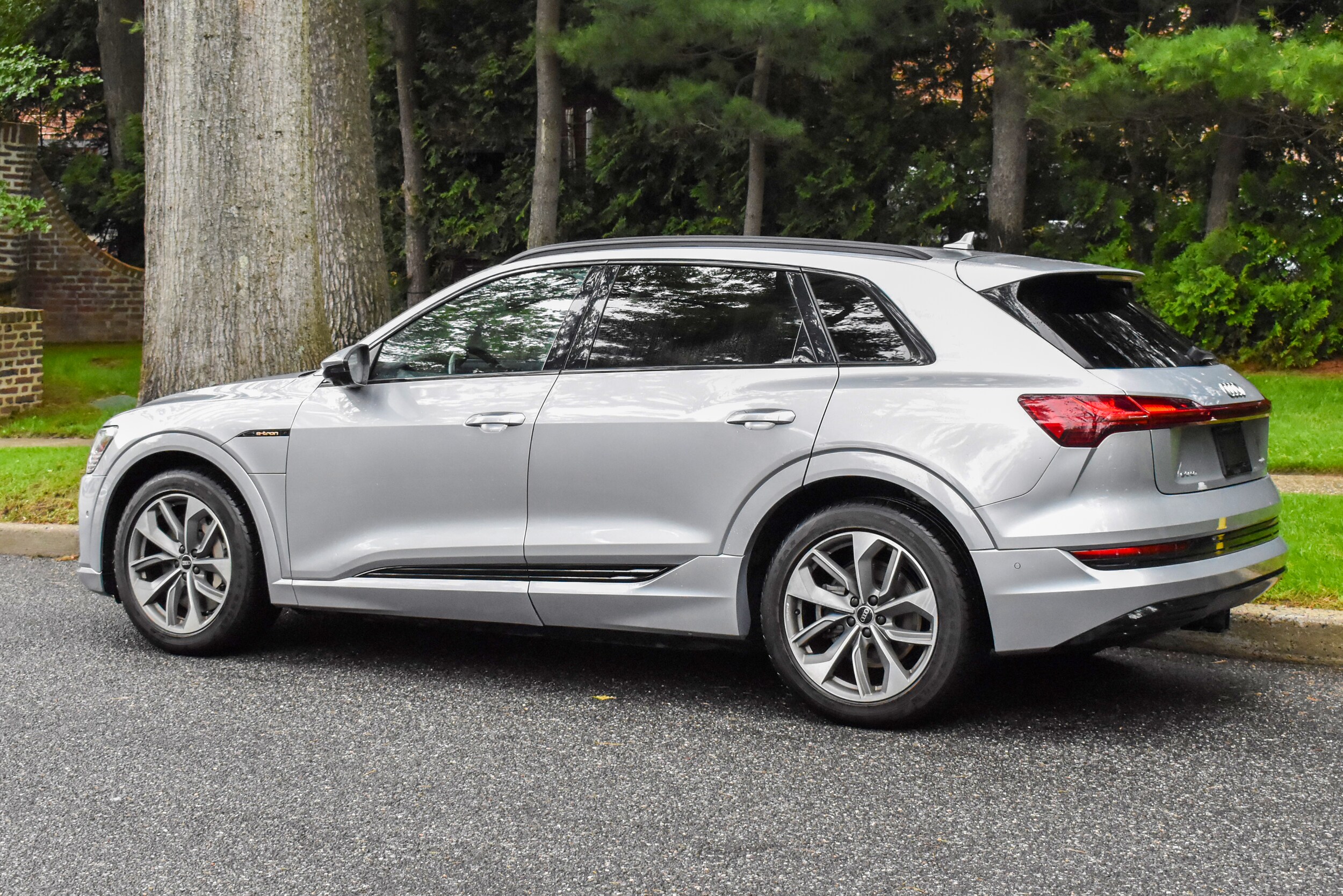 2021 Audi e-tron Premium Plus photo 4