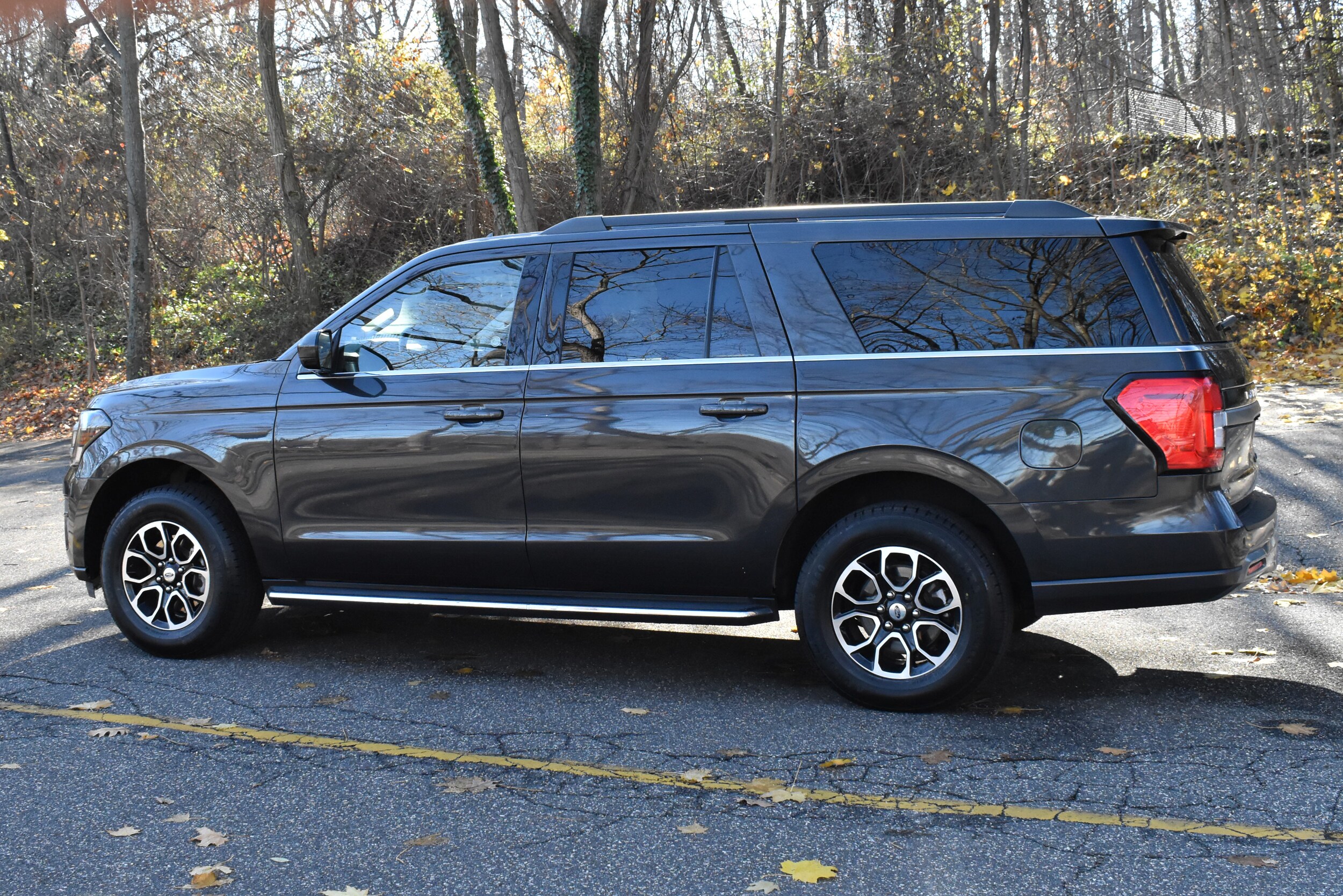 2023 Ford Expedition MAX XLT photo 4