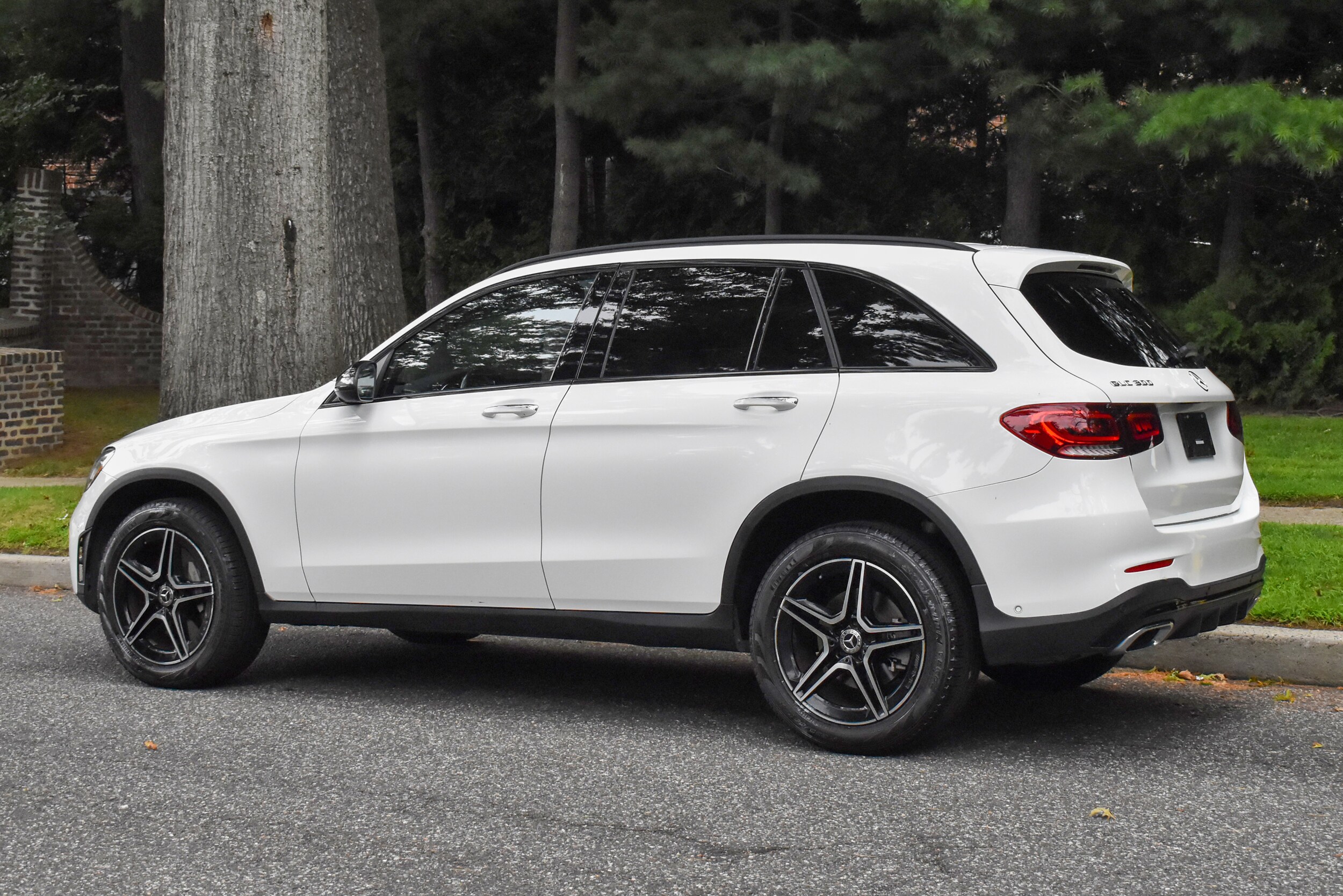 2022 Mercedes Benz GLC 300 photo 4