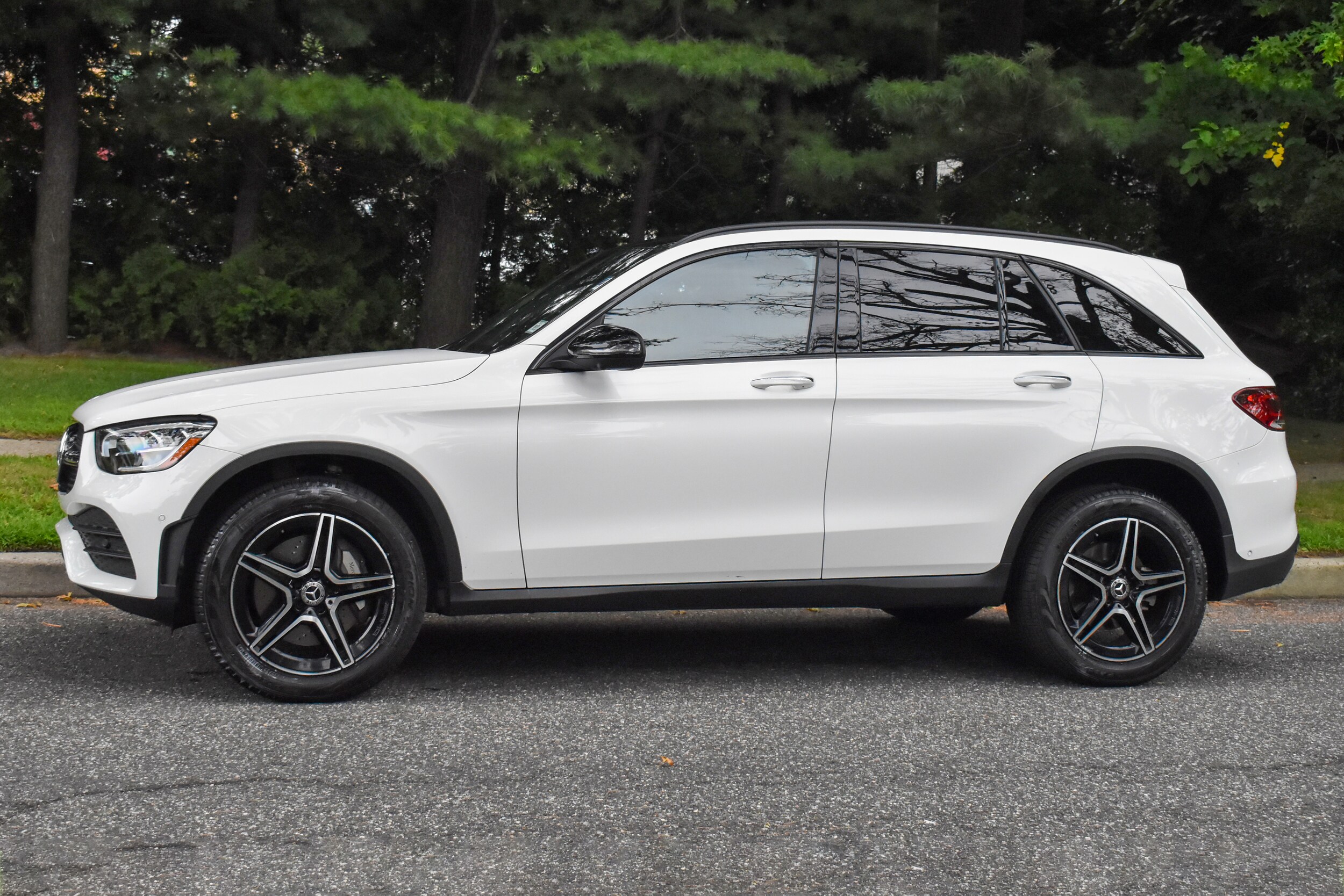 2022 Mercedes Benz GLC 300 photo 2