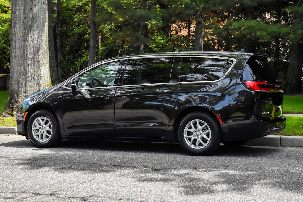 Used 2024 Chrysler Pacifica Touring L Van Passenger Van