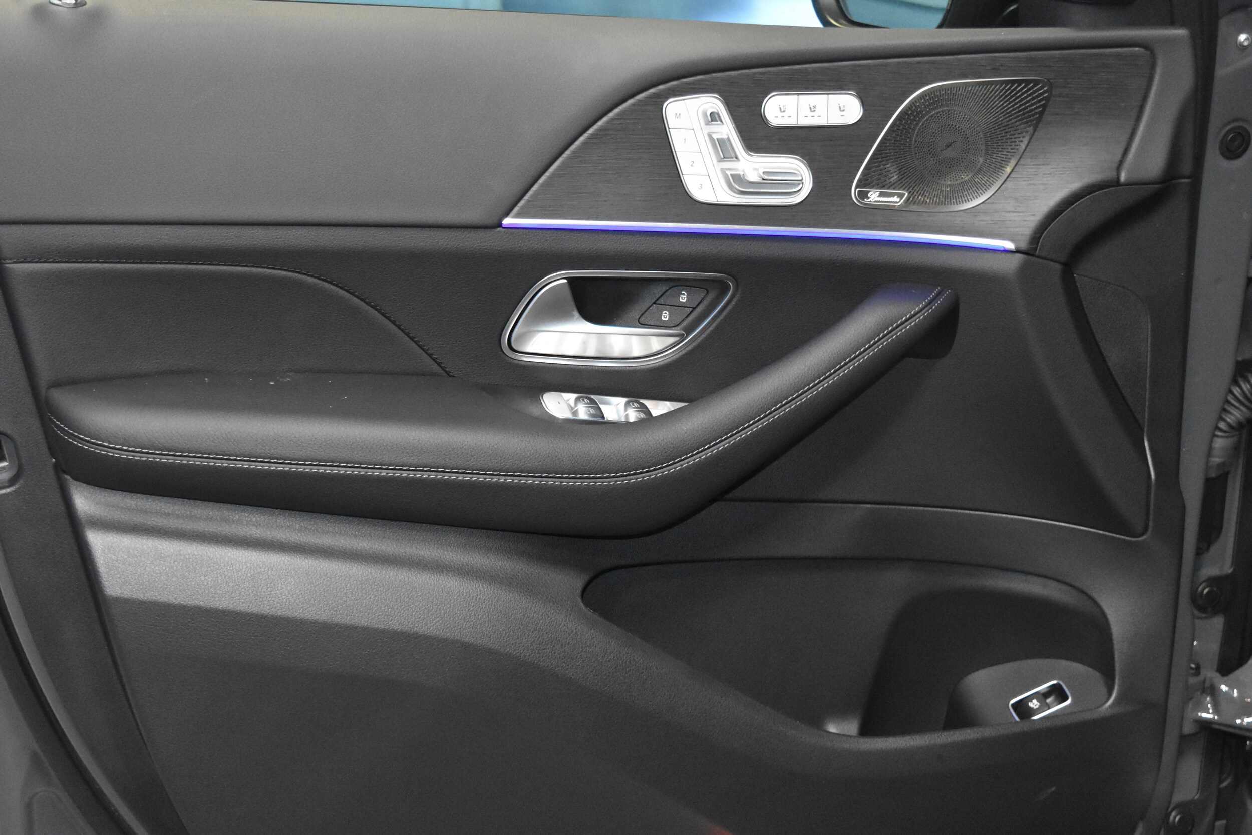 2026 Mercedes Benz GLS 450 4MATIC photo 4