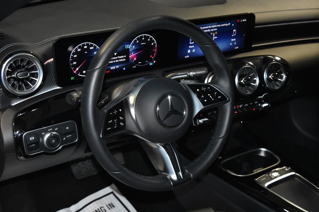 2025 Mercedes Benz CLA 250 4MATIC photo 2