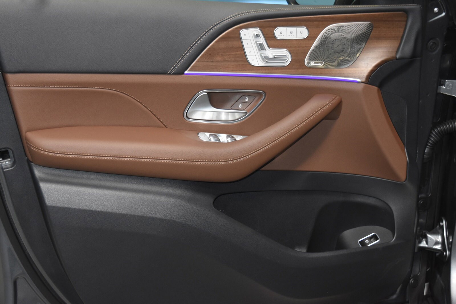2025 Mercedes Benz GLE 4MATIC photo 4