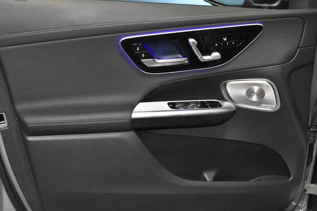 2024 Mercedes Benz GLC 300 photo 3