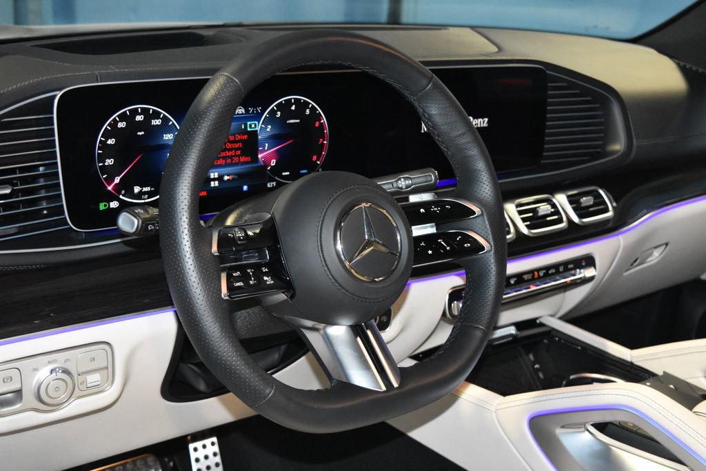 2025 Mercedes Benz GLS 450 4MATIC photo 2