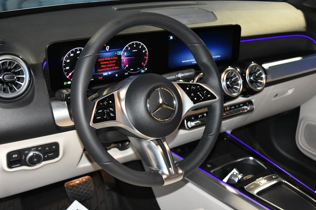 2025 Mercedes Benz GLB 250 4MATIC photo 2