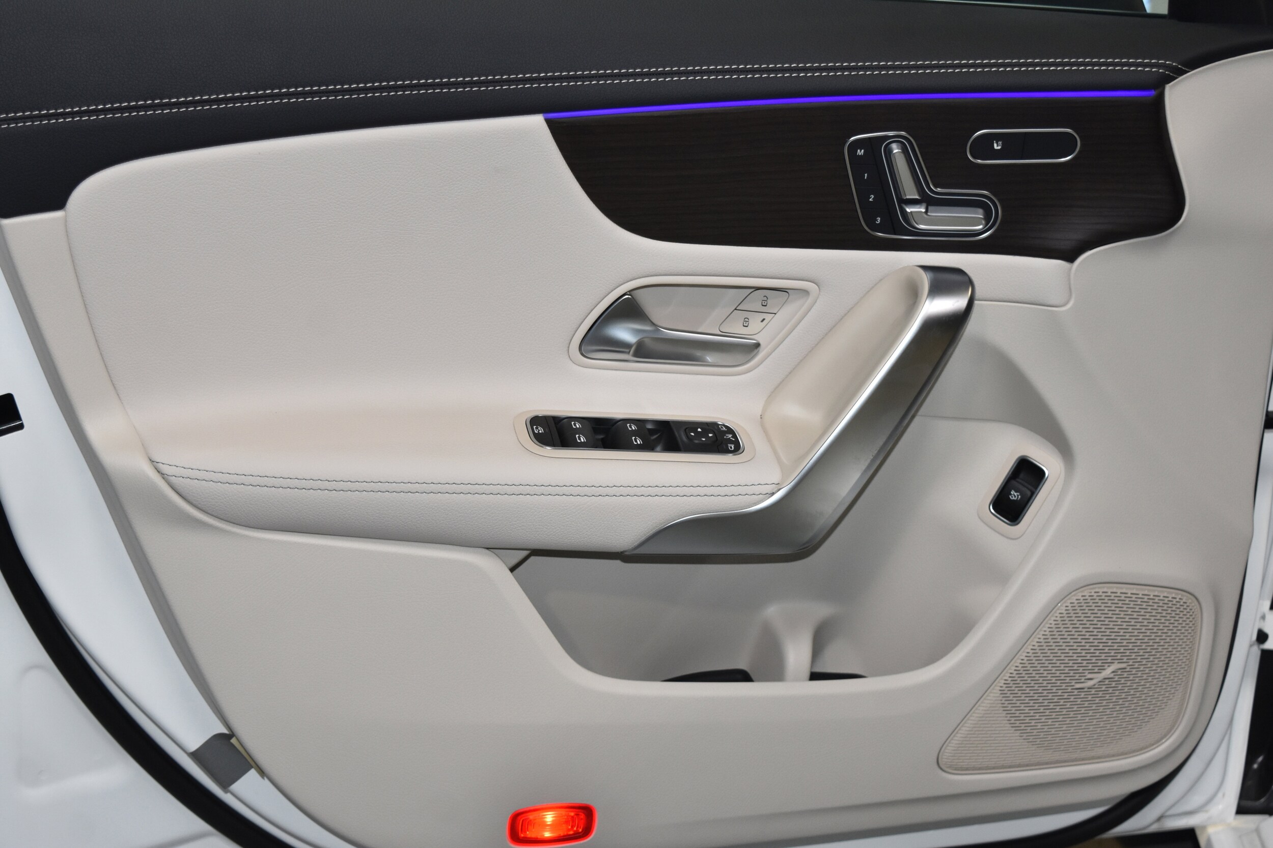 2025 Mercedes Benz CLA 250 4MATIC photo 4