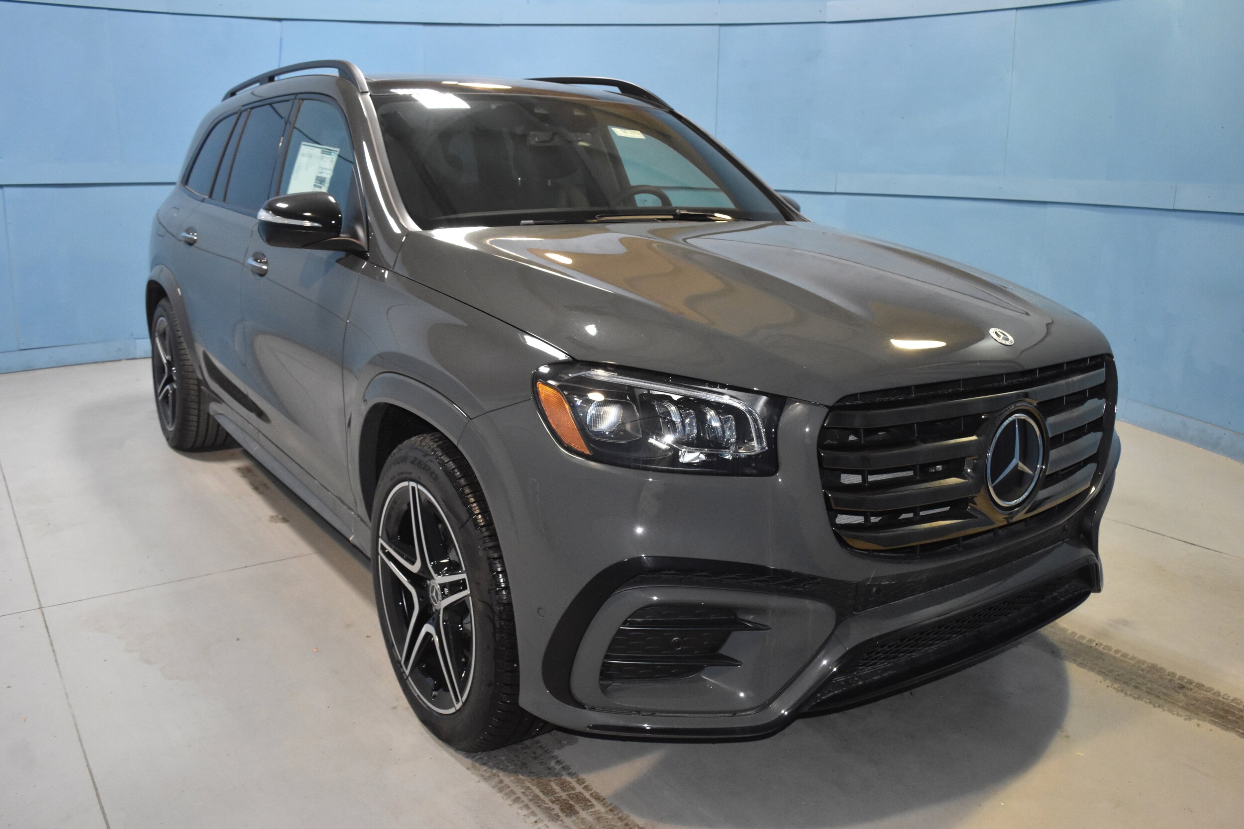 2026 Mercedes Benz GLS 450 4MATIC photo 2