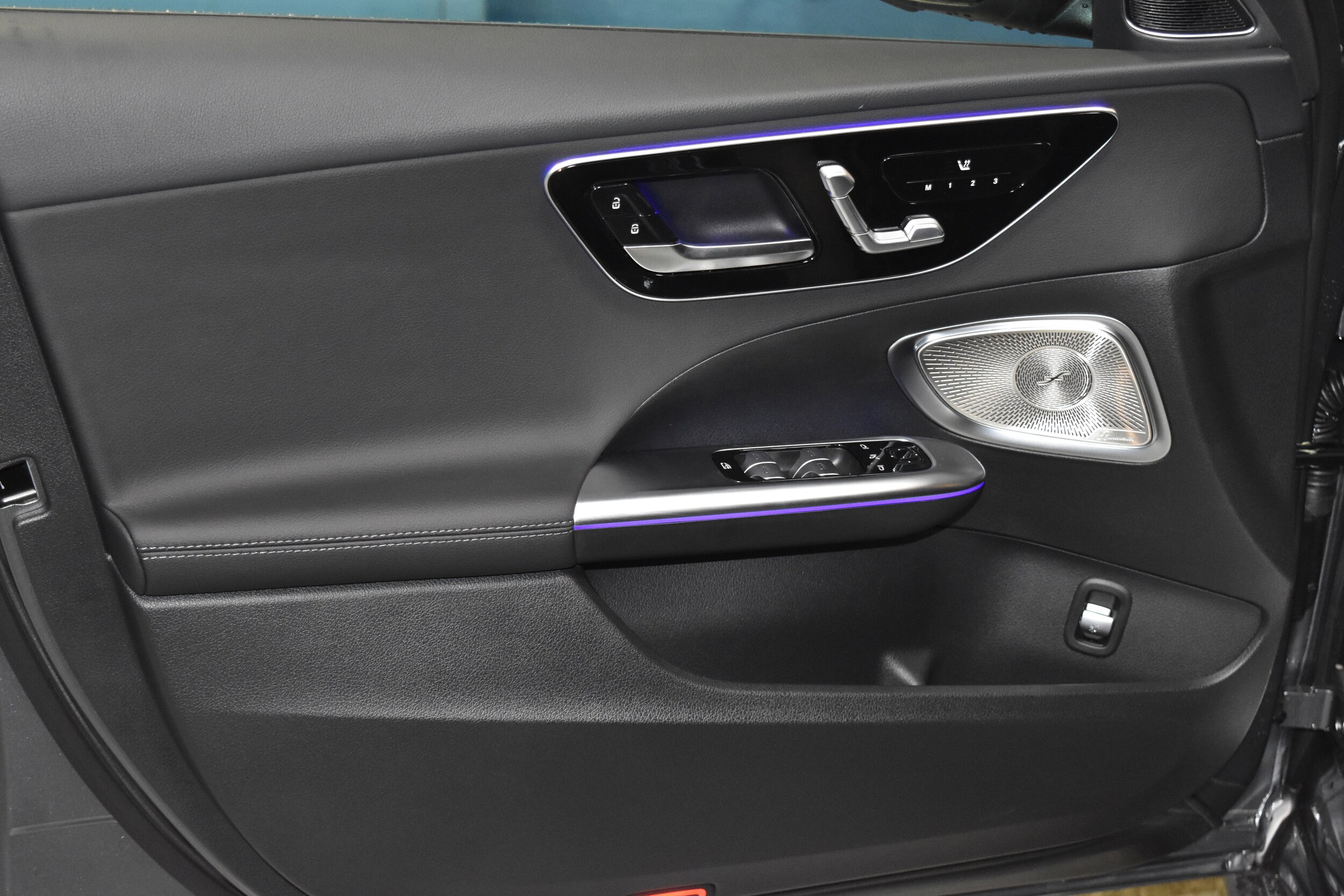 2025 Mercedes Benz C 300 4MATIC photo 4