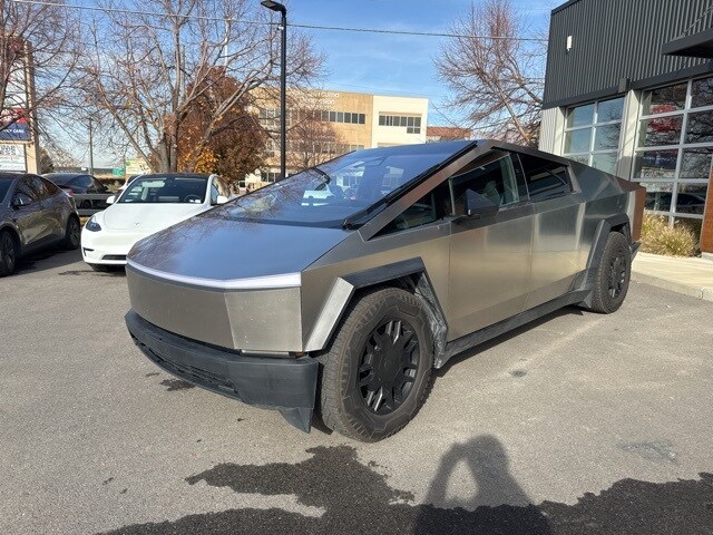 2024 Tesla Cybertruck photo 3