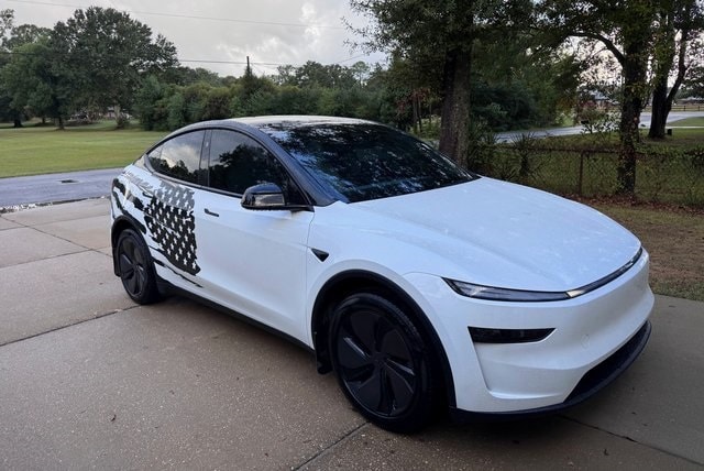 2026 Tesla New Model Y Long Range's photo