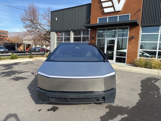 2024 Tesla Cybertruck photo 2