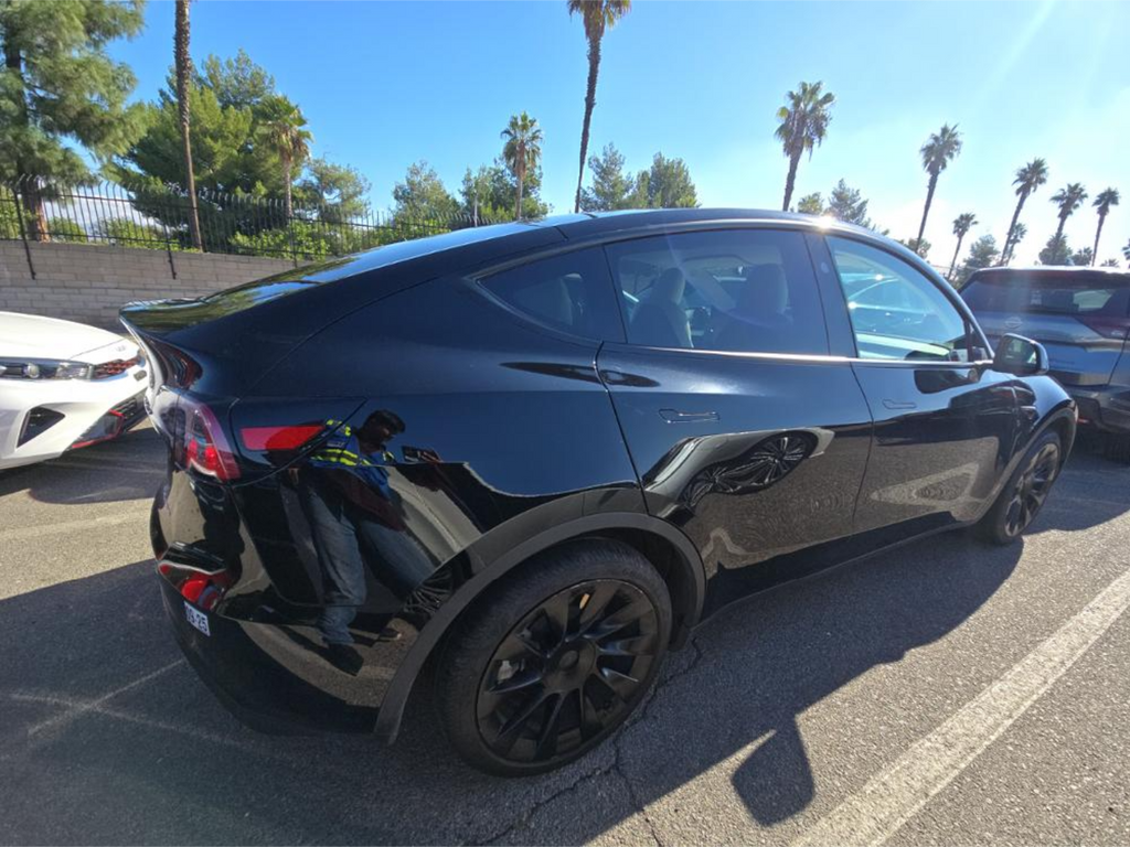 2023 Tesla Model Y Long Range photo 2