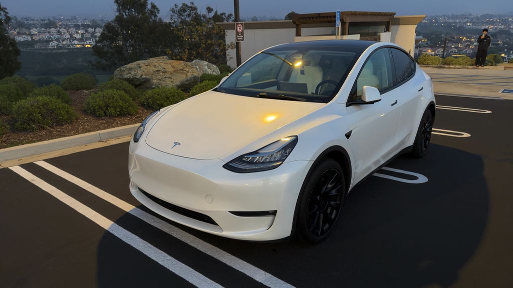 2022 Tesla Model Y Long Range's photo