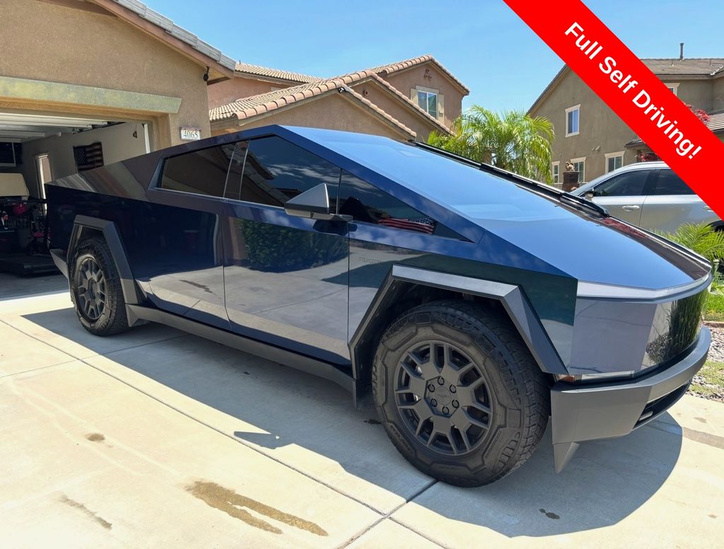 2024 Tesla Cybertruck Base's photo
