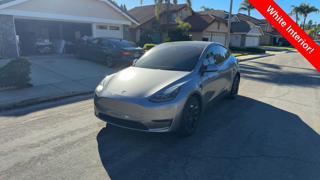 2025 Tesla Model Y Long Range's photo