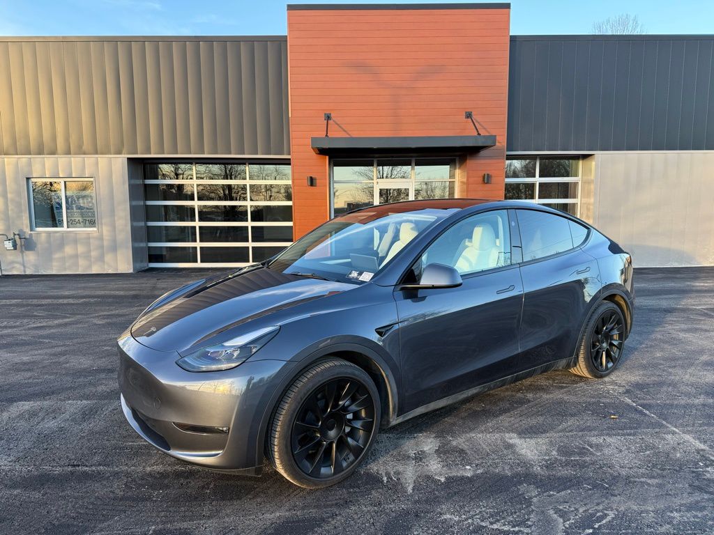 2023 Tesla Model Y Long Range's photo