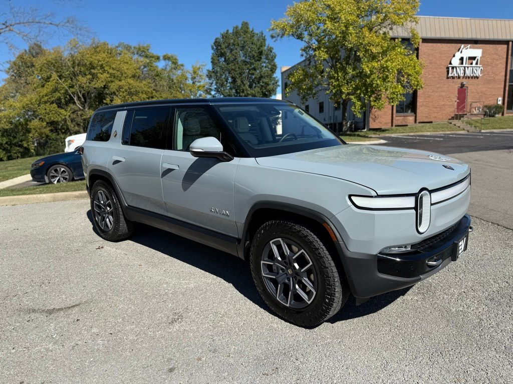 2024 Rivian R1S Adventure photo 4