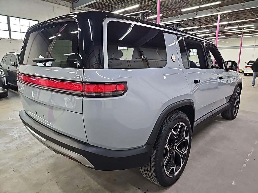 2024 Rivian R1S Adventure photo 4