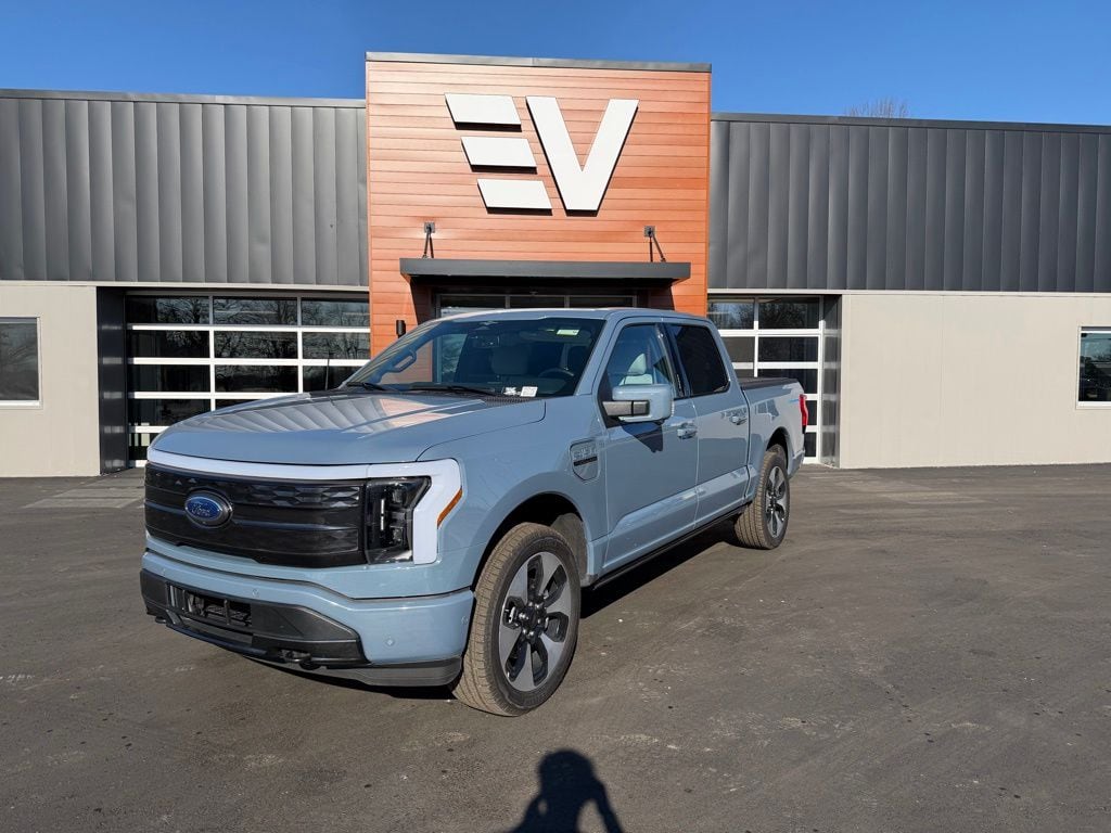 2023 Ford F-150 Lightning Platinum's photo