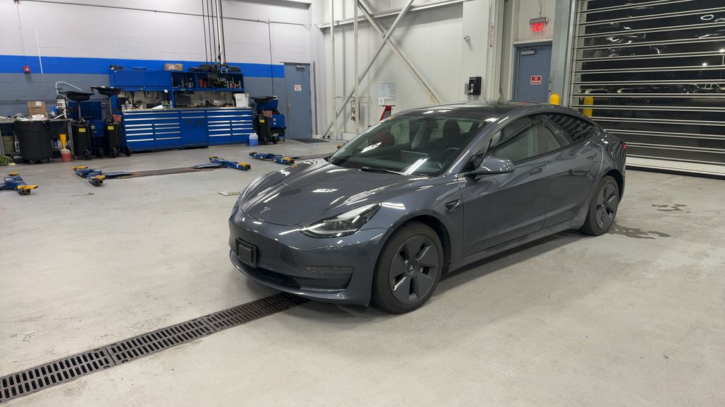2023 Tesla Model 3 Base's photo