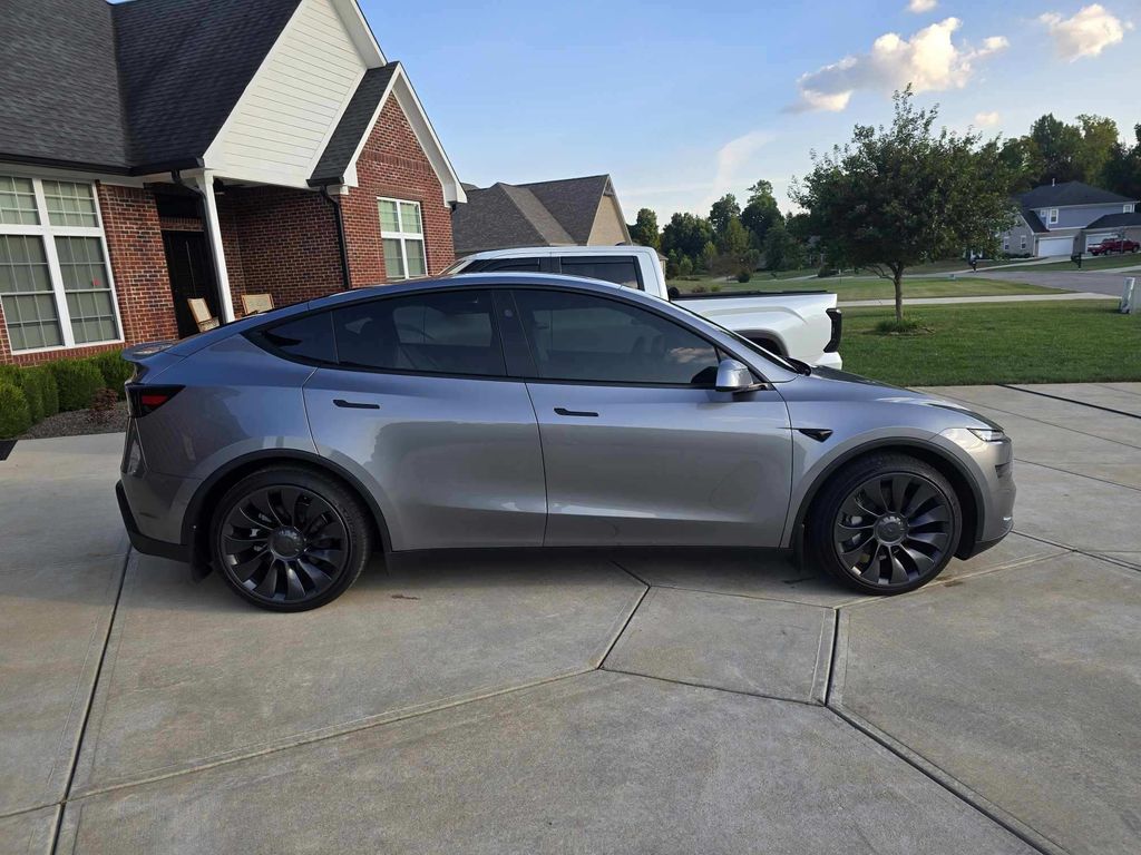 2026 Tesla Model Y Long Range photo 2