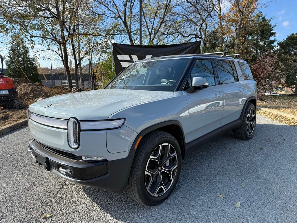 2024 Rivian R1S Adventure's photo