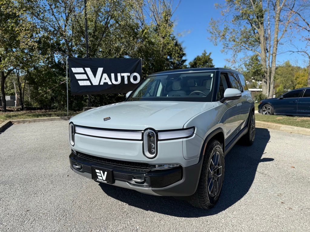 2024 Rivian R1S Adventure photo 2