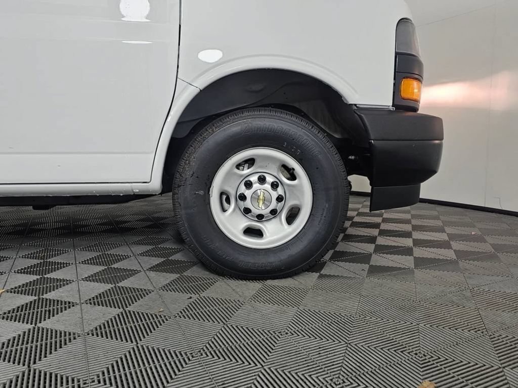 2025 Chevrolet Express Cargo Work Van - Photo 8