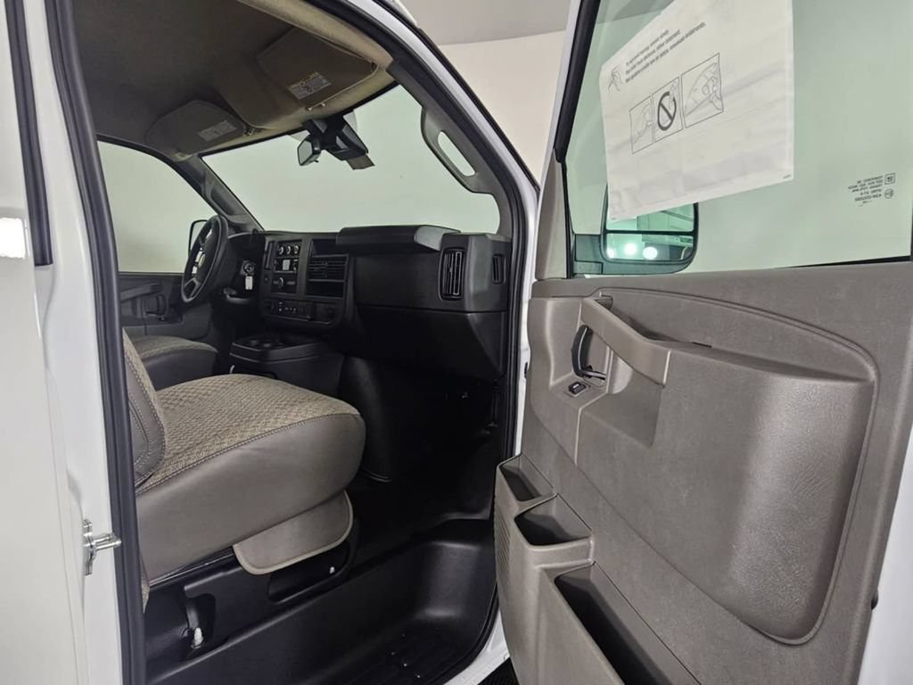 2025 Chevrolet Express Cargo Work Van - Photo 11