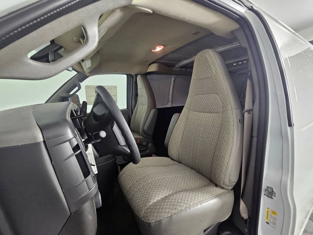 2025 Chevrolet Express Cargo Work Van - Photo 18