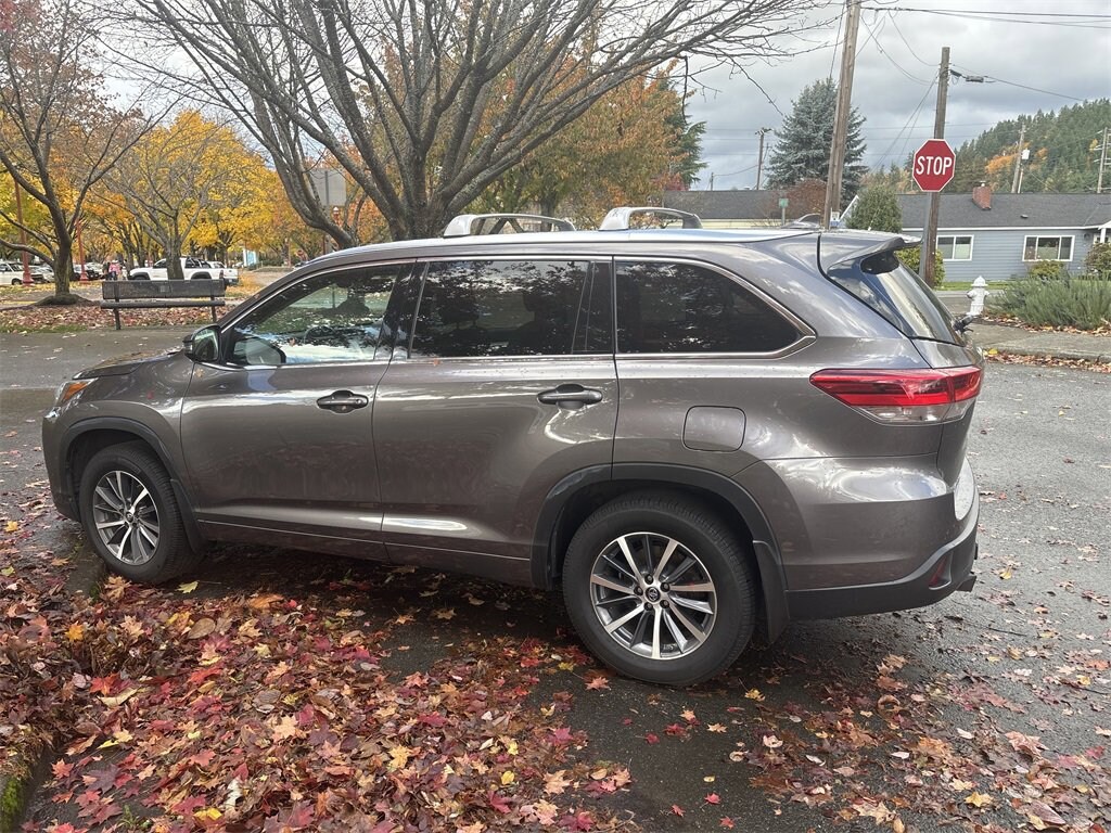 Used 2017 Toyota Highlander XLE