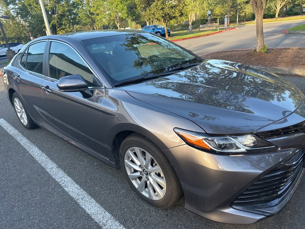 2018 Toyota Camry LE photo 2